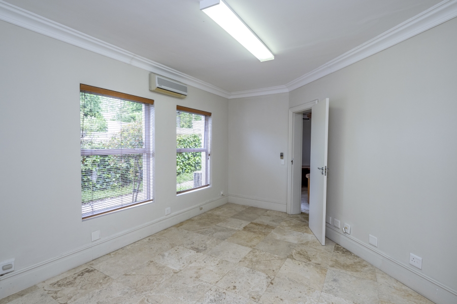 To Let 4 Bedroom Property for Rent in Kenilworth Upper Western Cape